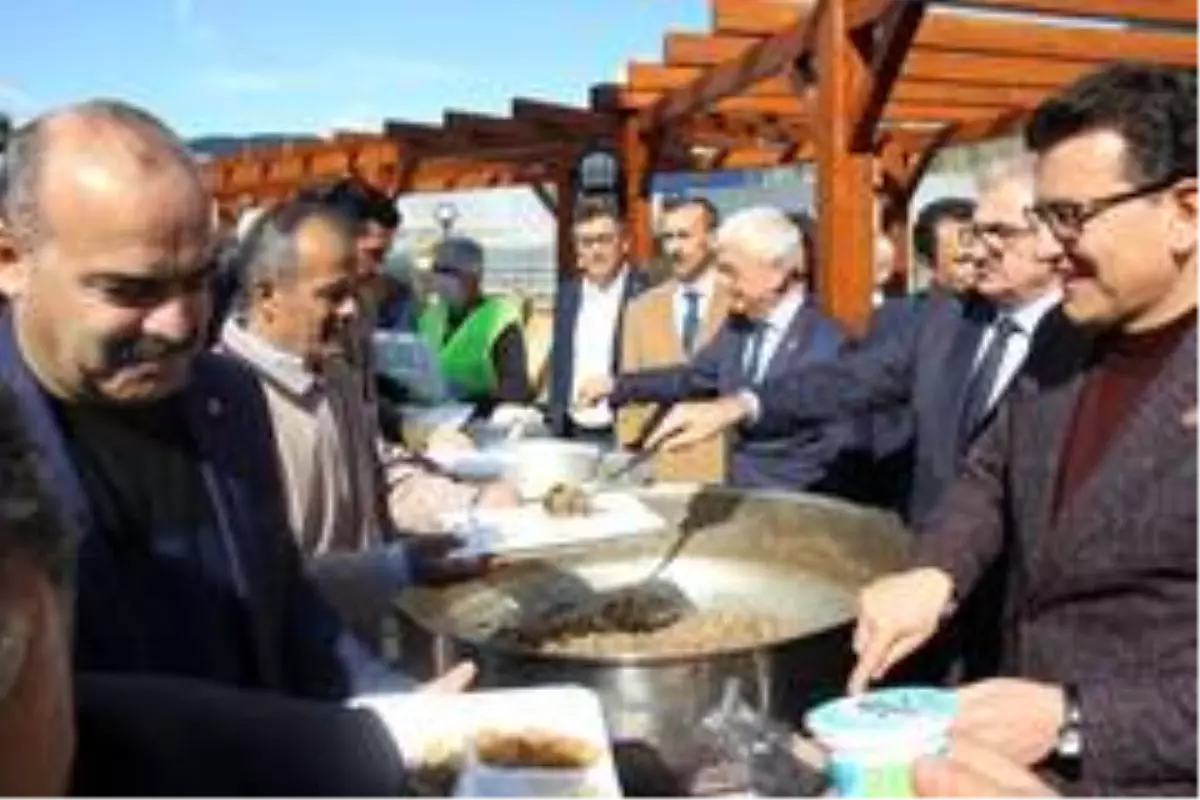 Vali Karaloğlu'dan Finike çıkarması