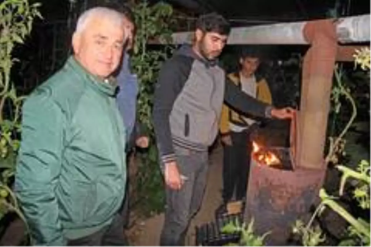 Başkan Geyikçi Finikeli çiftçilerle don nöbetinde