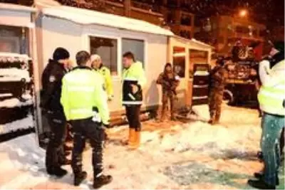 Başkan Tören karla mücadele çalışmalarını yerinde inceledi Başkan Tören karla mücadele çalışmalarını yerinde inceledi