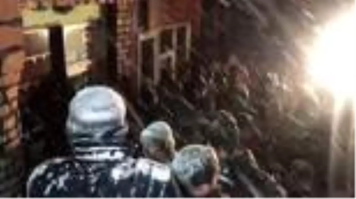 Donma tehlikesi geçiren düzensiz göçmenler yakalandı (2)