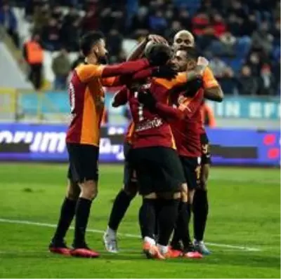 Galatasaray zirveye yürüyor Galatasaray zirveye yürüyor