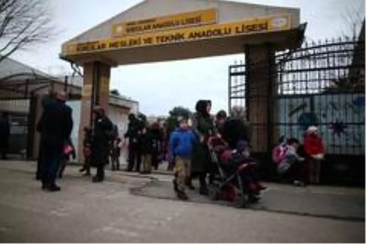 İlkokul liseye taşındı, aileler tepki gösterdi