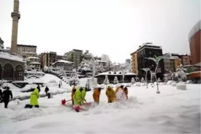 Karadeniz'de kar yağışı etkili oluyor Karadeniz'de kar yağışı etkili oluyor