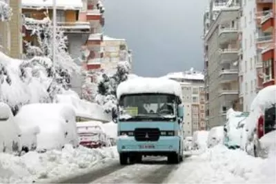 Karadeniz'de kar yağışı etkili oluyor Karadeniz'de kar yağışı etkili oluyor