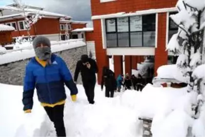 Karadeniz'de kar yağışı etkili oluyor Karadeniz'de kar yağışı etkili oluyor
