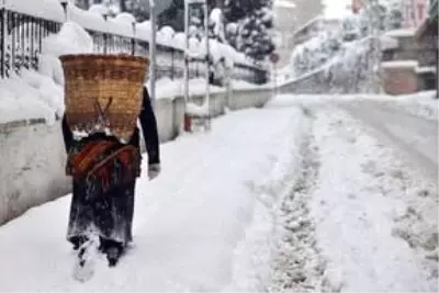Karadeniz'de kar yağışı etkili oluyor Karadeniz'de kar yağışı etkili oluyor