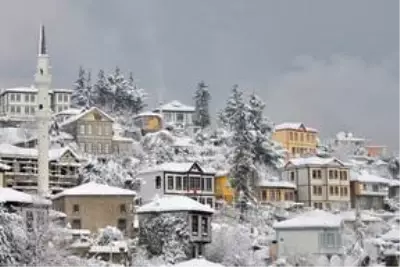 Karadeniz'de kar yağışı etkili oluyor Karadeniz'de kar yağışı etkili oluyor