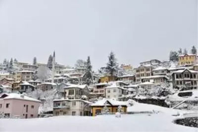 Karadeniz'de kar yağışı etkili oluyor Karadeniz'de kar yağışı etkili oluyor