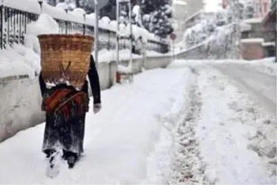 Karadeniz'de kar yağışı etkili oluyor Karadeniz'de kar yağışı etkili oluyor