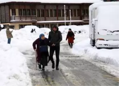 Karadeniz'de kar yağışı etkili oluyor Karadeniz'de kar yağışı etkili oluyor
