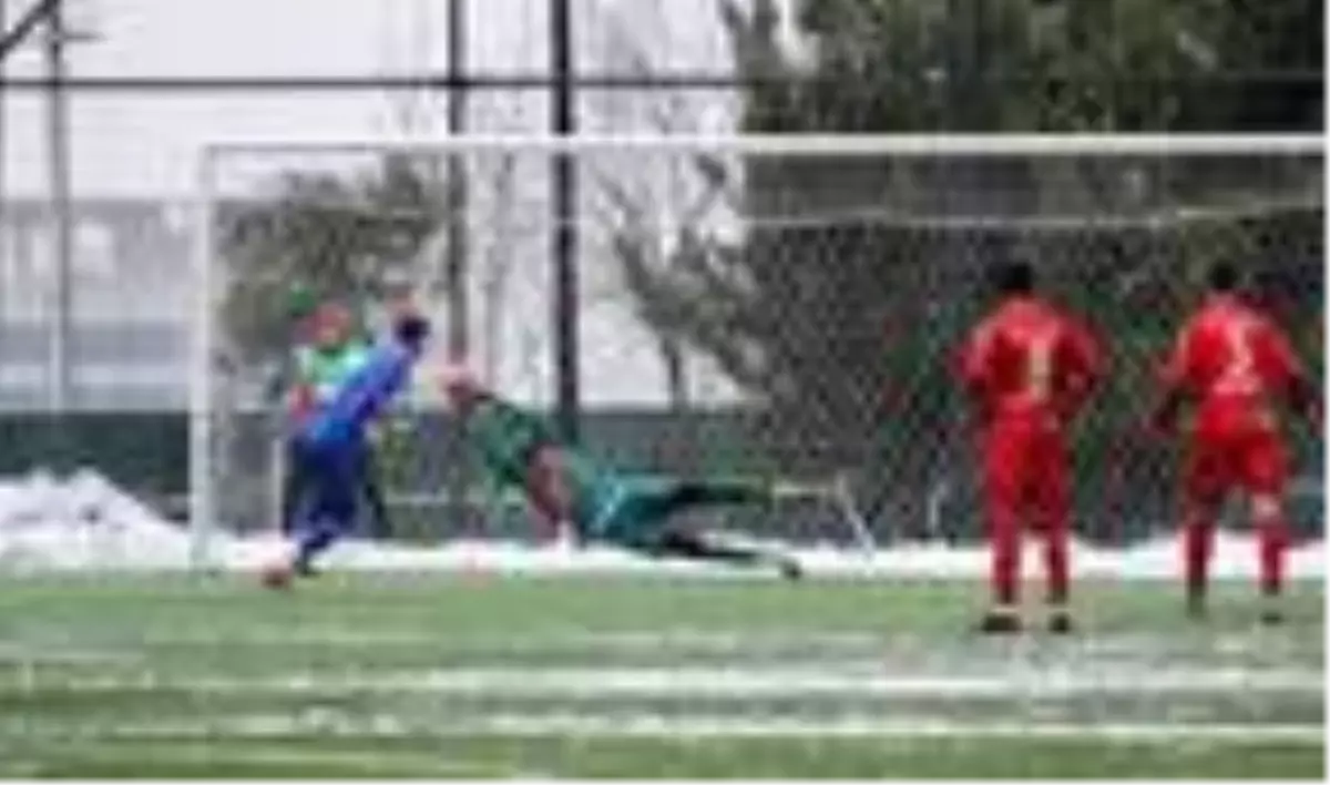 Karşıyaka'dan buz zeminde altın üçlük