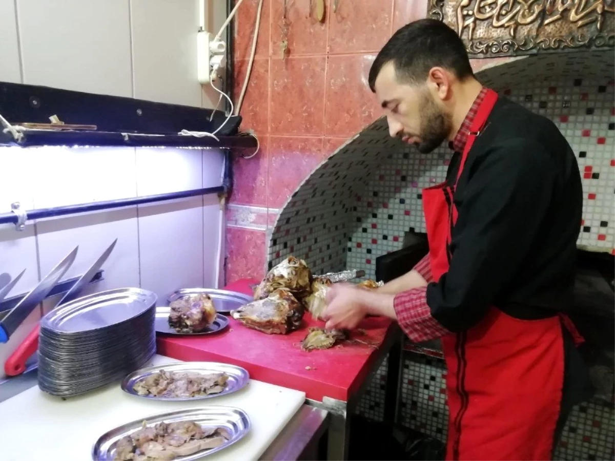 Kelle paça ustası Serkan Karadaş &quot;Dinlendirilmiş ve fırınlanmış et her