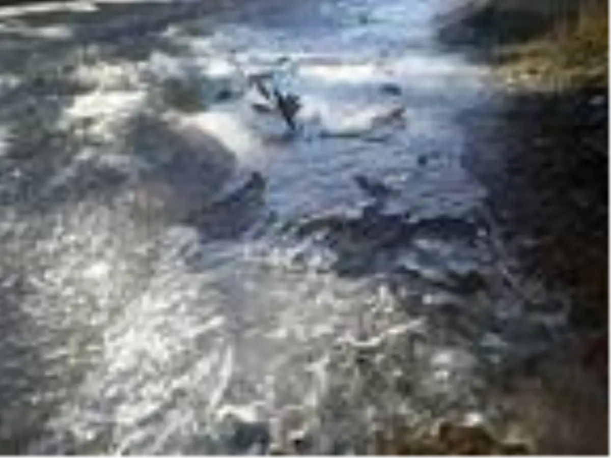 Kozan'da sular dondu, yollar buzlandı