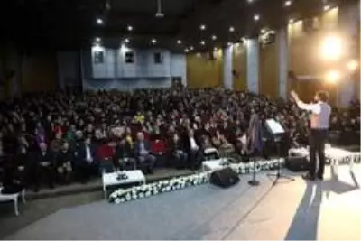 Melikgazi'de söyleşi ve şiir gecesine büyük ilgi Melikgazi'de söyleşi ve şiir gecesine büyük ilgi