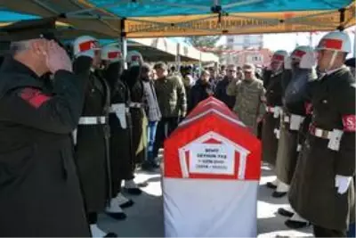 Şehit Uzman Onbaşı Ceyhun Taş, son yolculuğuna uğurlandı Şehit Uzman Onbaşı Ceyhun Taş, son yolculuğuna uğurlandı