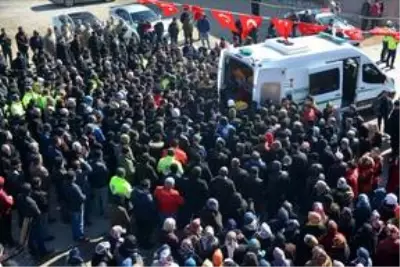 Şehit Uzman Onbaşı Ceyhun Taş, son yolculuğuna uğurlandı Şehit Uzman Onbaşı Ceyhun Taş, son yolculuğuna uğurlandı