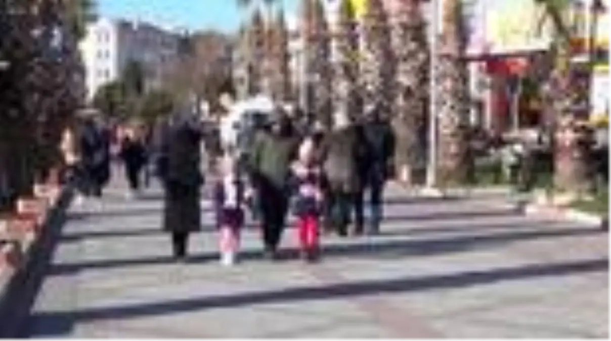 Silivri'de vatandaşlar sahile akın etti