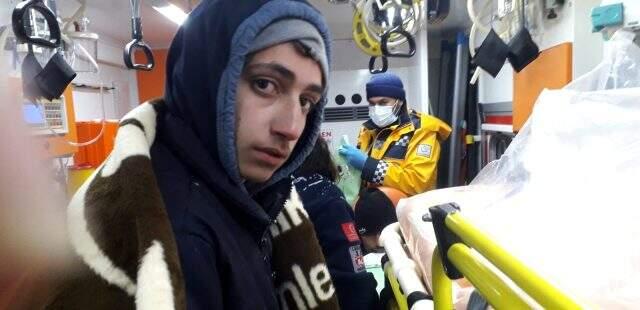 Van Gölü kıyısında donma tehlikesi geçiren göçmenler hastaneye kaldırıldı