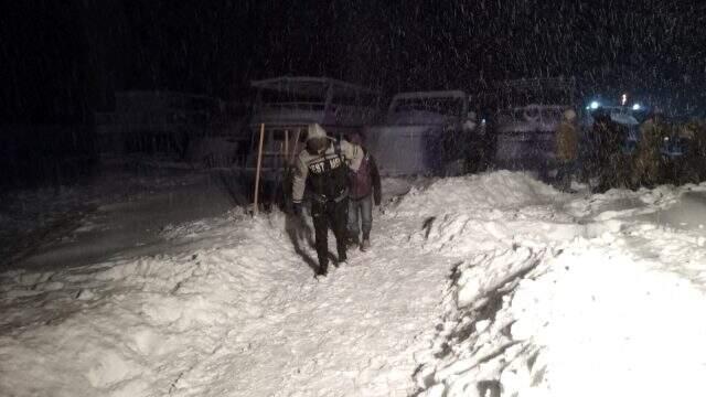 Van Gölü kıyısında donma tehlikesi geçiren göçmenler hastaneye kaldırıldı