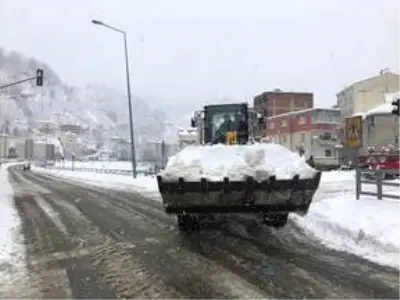Yağlıdere'de kar yağışı etkili oluyor