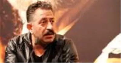 Cem Yılmaz, birlikte görüntülendiği Serenay Sarıkaya'yla alakalı soru soran kişiye sert çıktı Cem Yılmaz, birlikte görüntülendiği Serenay Sarıkaya'yla alakalı soru soran kişiye sert çıktı