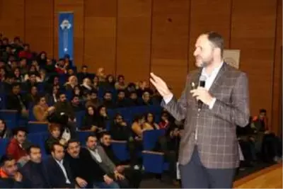 Diyarbakır'da üniversiteye hazırlanan öğrenciler için konferans