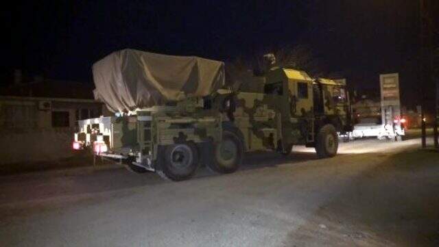 İdlib'e gece yarısı askeri sevkiyat yapıldı