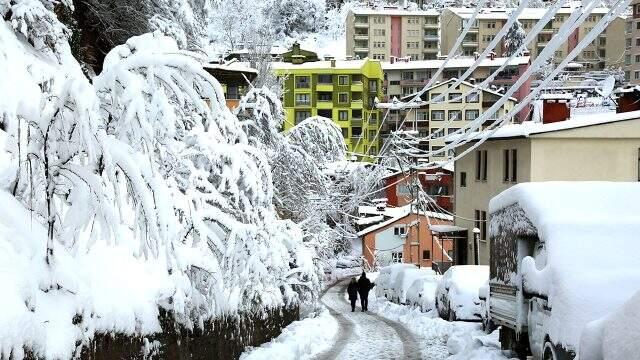 Kar yağışı eğitimi olumsuz etkiledi! 6 ilde okullar tatil edildi
