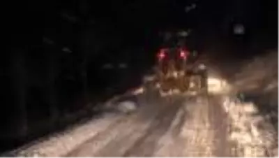 Kar yağışı nedeniyle 44 köy yolu ulaşıma kapandı Kar yağışı nedeniyle 44 köy yolu ulaşıma kapandı