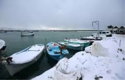 Karadeniz'de kar yaşamı olumsuz etkiliyor Karadeniz'de kar yaşamı olumsuz etkiliyor
