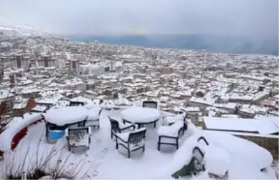 Karadeniz'de kar yaşamı olumsuz etkiliyor Karadeniz'de kar yaşamı olumsuz etkiliyor