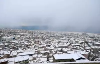 Karadeniz'de kar yaşamı olumsuz etkiliyor Karadeniz'de kar yaşamı olumsuz etkiliyor