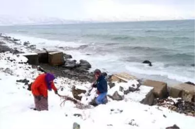 Karadeniz'de kar yaşamı olumsuz etkiliyor Karadeniz'de kar yaşamı olumsuz etkiliyor