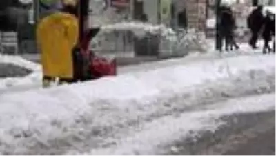 Karadeniz'de kar yaşamı olumsuz etkiliyor Karadeniz'de kar yaşamı olumsuz etkiliyor