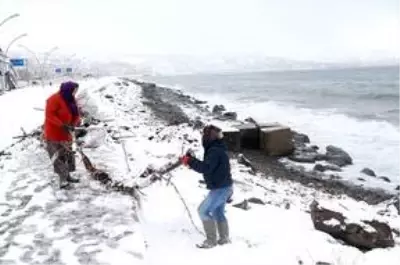 Karadeniz'de kar yaşamı olumsuz etkiliyor Karadeniz'de kar yaşamı olumsuz etkiliyor