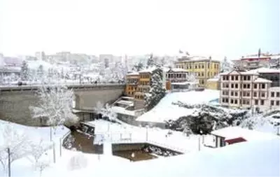 Karadeniz'de kar yaşamı olumsuz etkiliyor Karadeniz'de kar yaşamı olumsuz etkiliyor