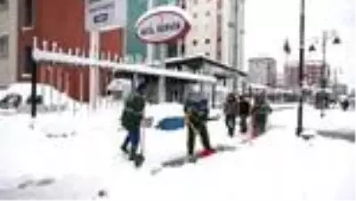 Karadeniz'de kar yaşamı olumsuz etkiliyor Karadeniz'de kar yaşamı olumsuz etkiliyor
