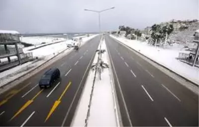 Karadeniz'de kar yaşamı olumsuz etkiliyor Karadeniz'de kar yaşamı olumsuz etkiliyor