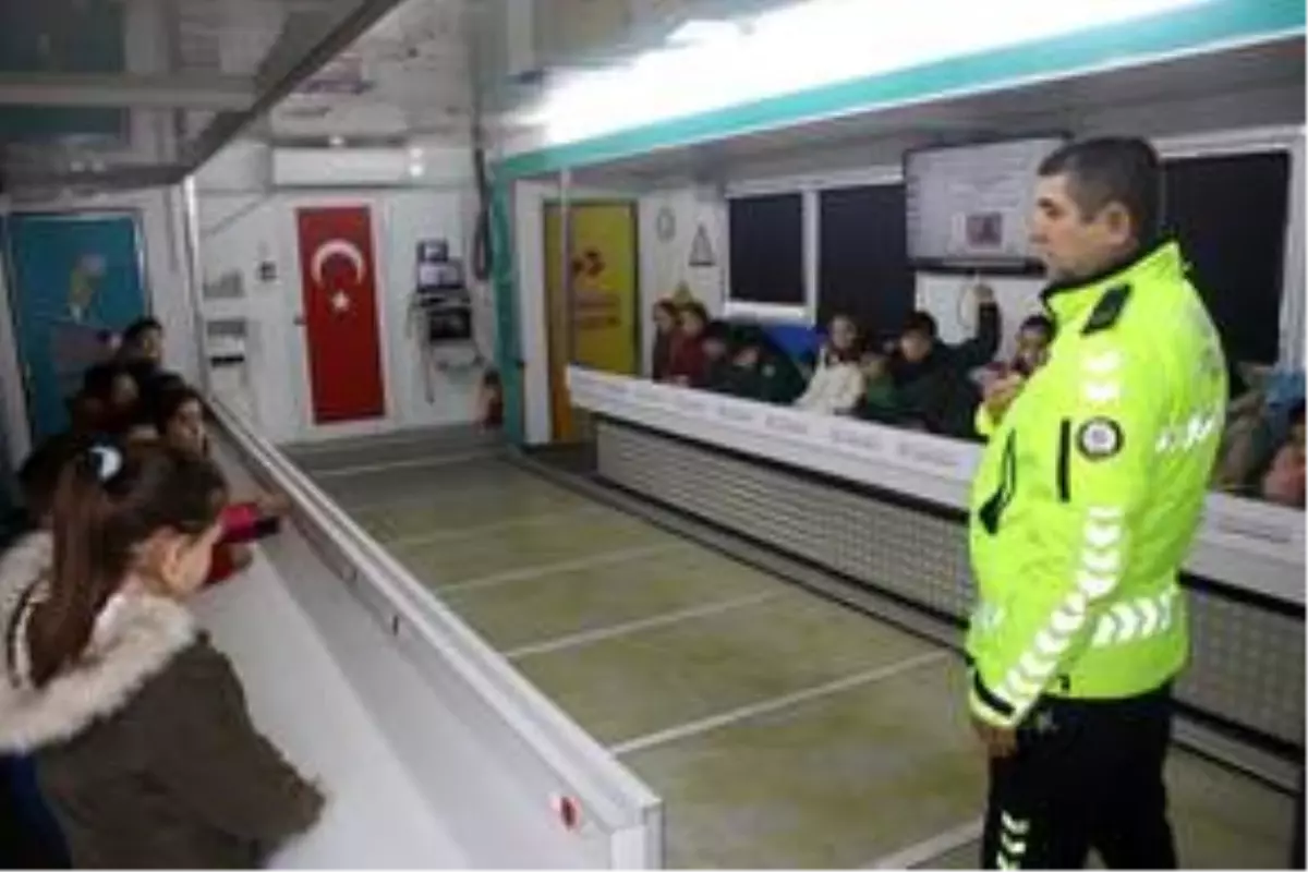 'Mobil Trafik Eğitim Tırı' ile Keşan'da öğrencilere eğitim verildi
