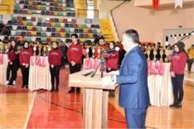 Okul sporlarında ödüller sahiplerini buldu Okul sporlarında ödüller sahiplerini buldu