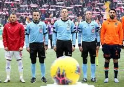 Sivasspor - Başakşehir maçının hakemlerine suç duyurusu! Sivasspor - Başakşehir maçının hakemlerine suç duyurusu!