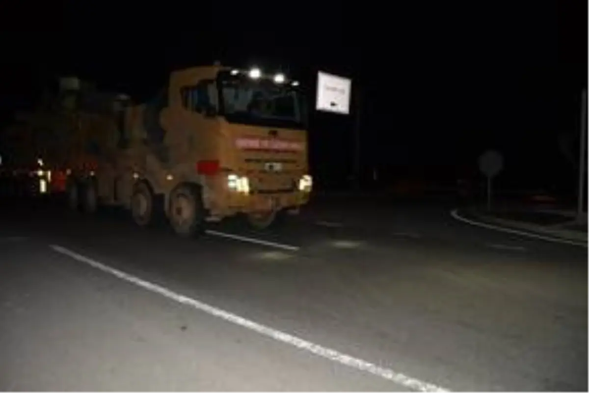 Suriye sınırına askeri sevkiyat sürüyor