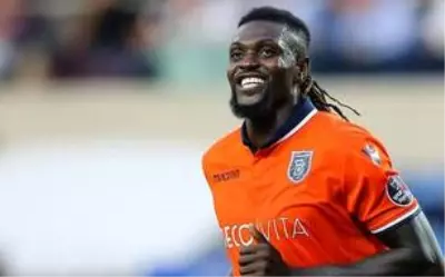 Adebayor, Club Olimpia ile sözleşme imzaladı Adebayor, Club Olimpia ile sözleşme imzaladı