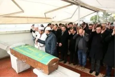 AK Parti Kocaeli Milletvekili Fikri Işık'ın halası Mevlüde Çelik defnedildi