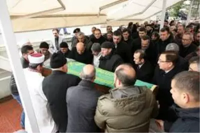 AK Parti Kocaeli Milletvekili Fikri Işık'ın halası Mevlüde Çelik defnedildi