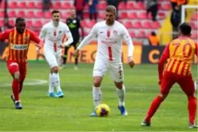 Antalyaspor kupada Podolski'yi riske etmeyecek Antalyaspor kupada Podolski'yi riske etmeyecek