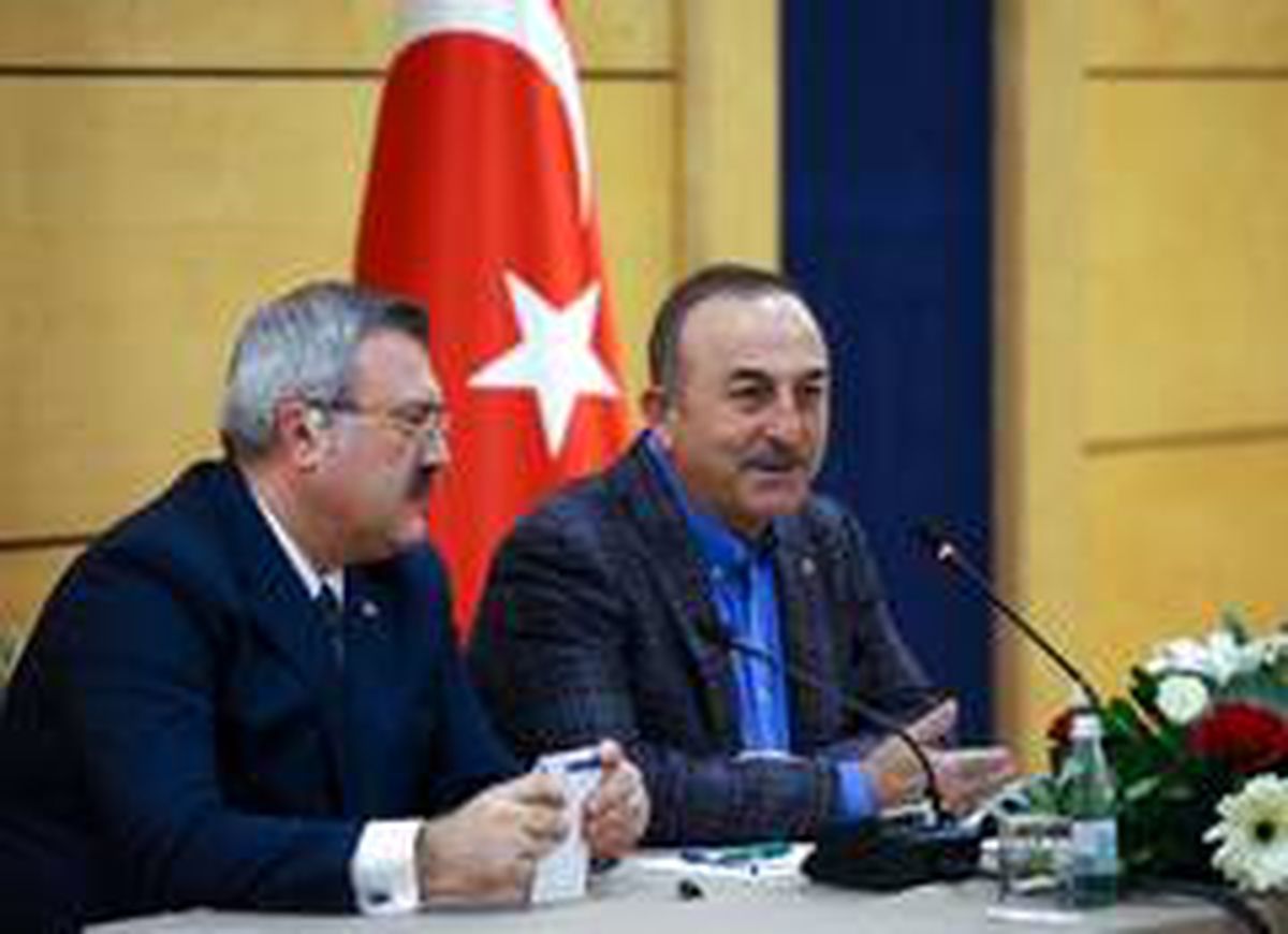 Bakan Çavuşoğlu, Tiran'da Türk vatandaşlarıyla bir araya geldi