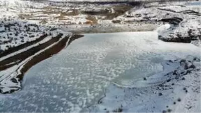 Erzincan'daki Göyne Sulama Barajı buzla kaplandı Erzincan'daki Göyne Sulama Barajı buzla kaplandı