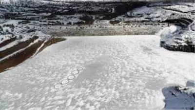 Erzincan'daki Göyne Sulama Barajı buzla kaplandı Erzincan'daki Göyne Sulama Barajı buzla kaplandı
