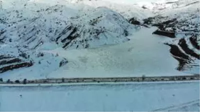 Erzincan'daki Göyne Sulama Barajı buzla kaplandı Erzincan'daki Göyne Sulama Barajı buzla kaplandı